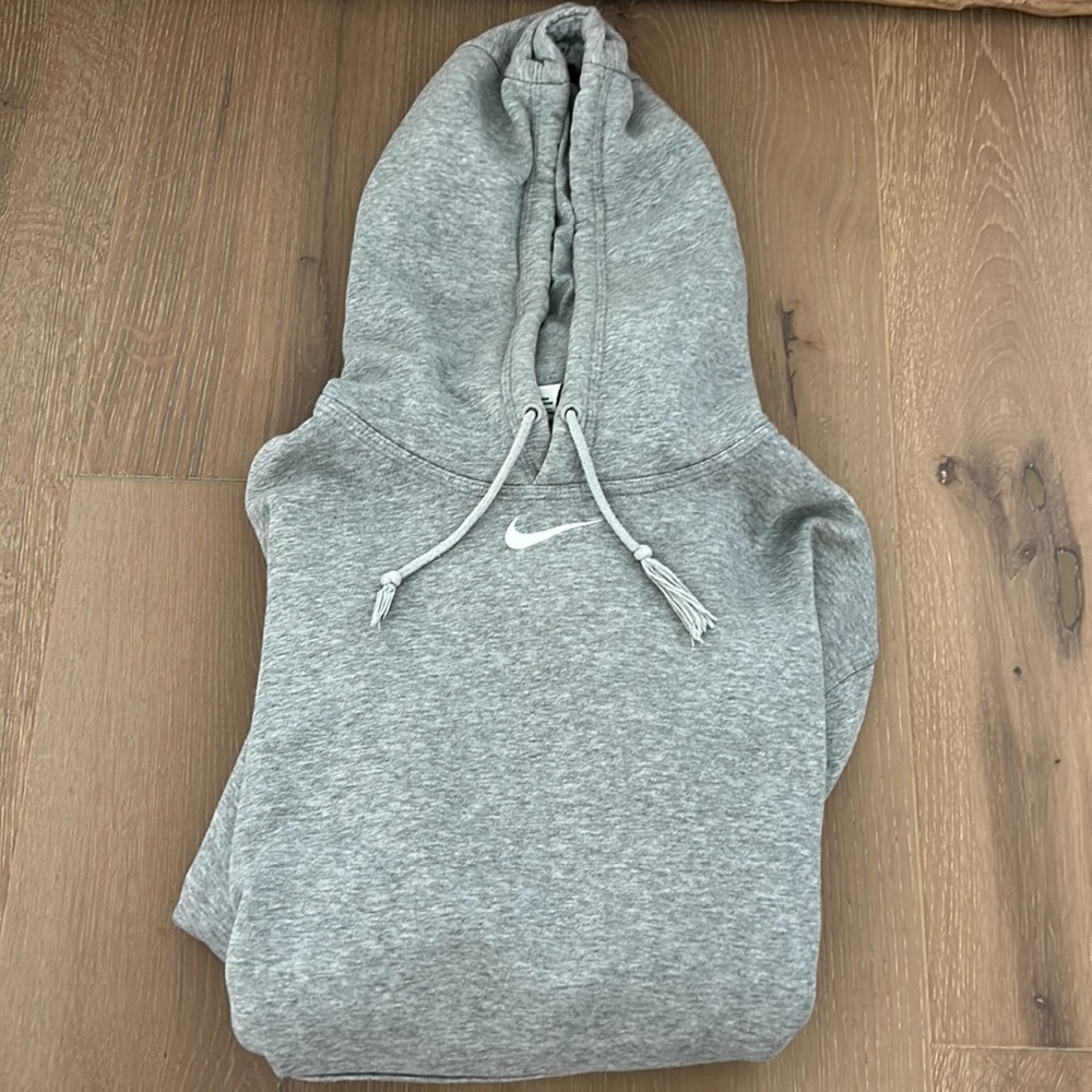 Nike hoodie center swoosh